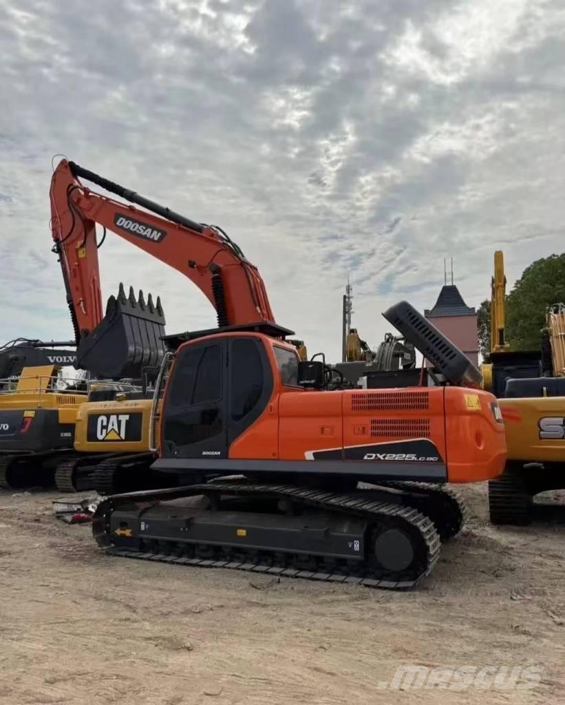 Doosan 225 DX Гусеничные экскаваторы