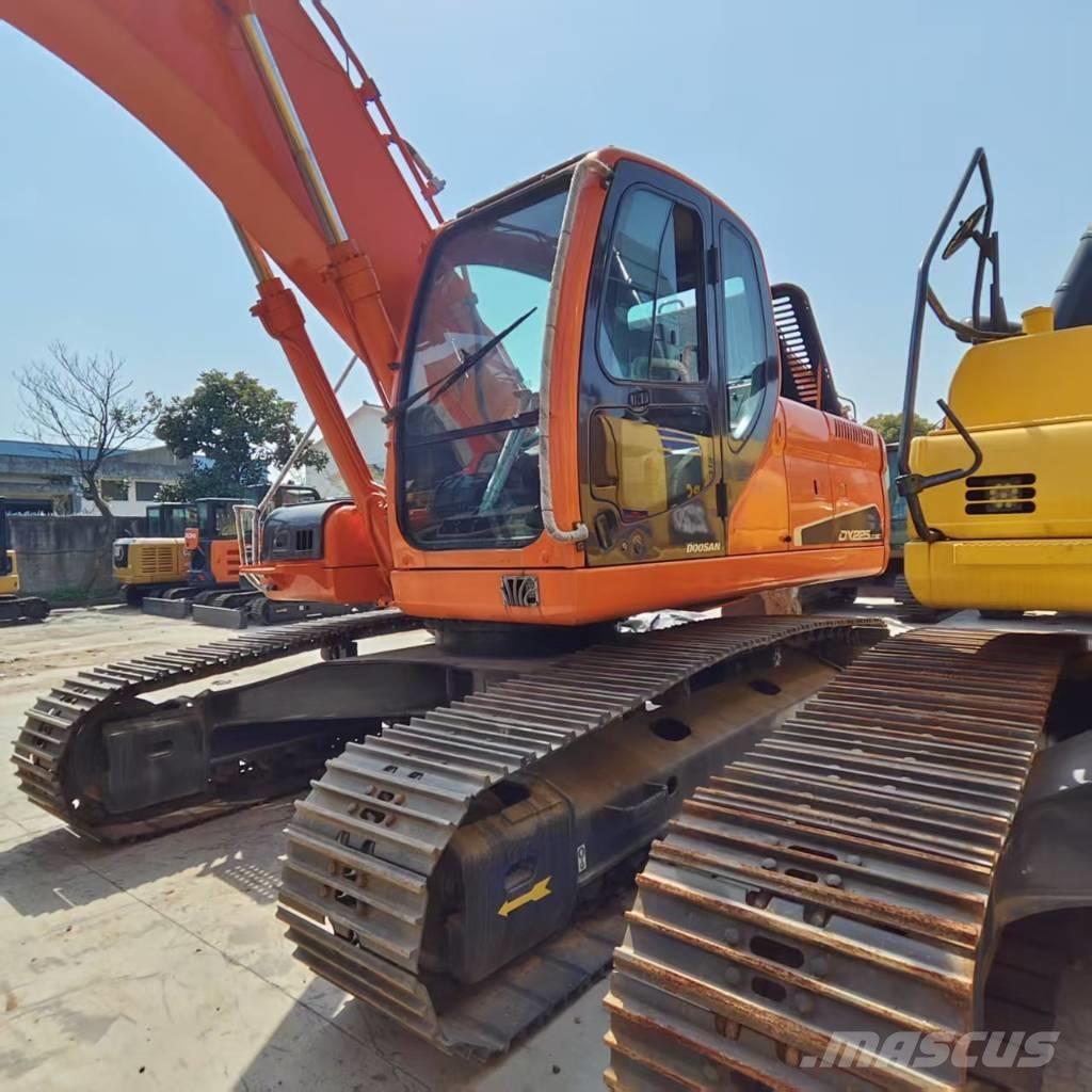 Doosan DX225LC-9C Гусеничные экскаваторы