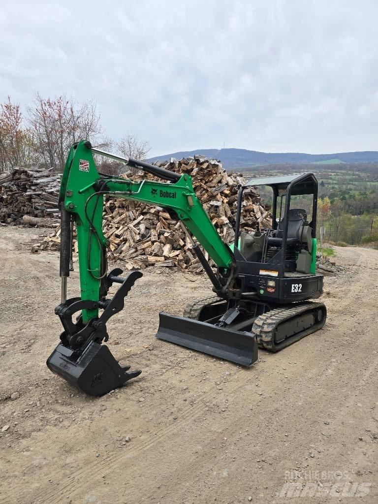 Bobcat E 32 Мини-экскаваторы
