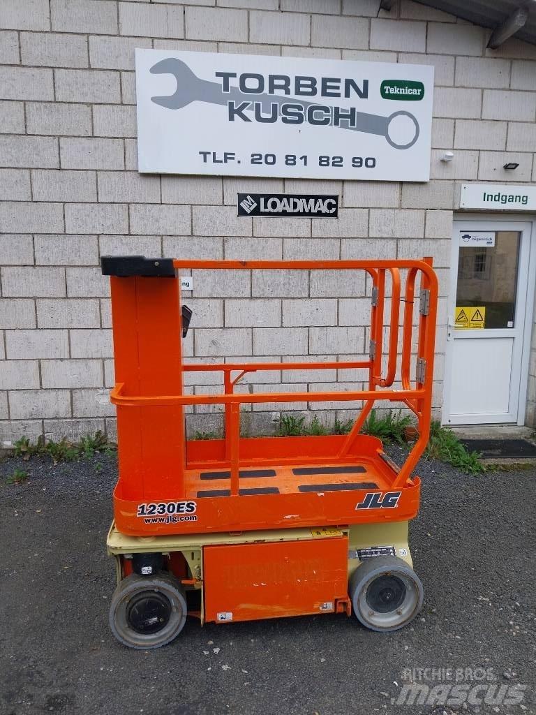 JLG 1230 ES Вертикальные мачтовые подъемники