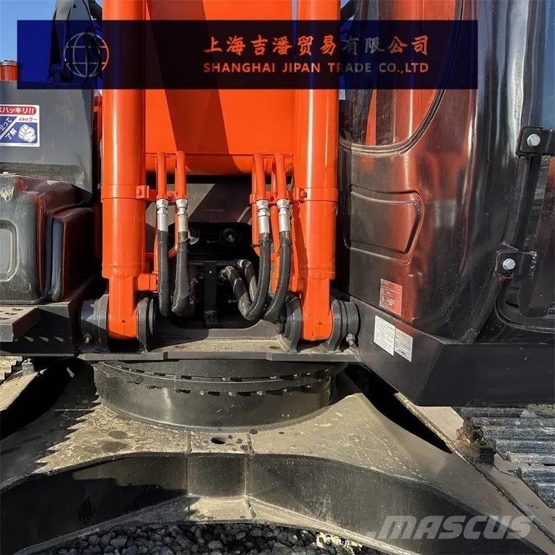 Hitachi ZX 200 Гусеничные экскаваторы