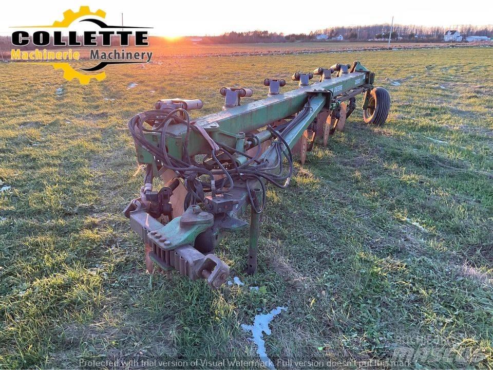 John Deere 2810 Навесное оборудование и запчасти