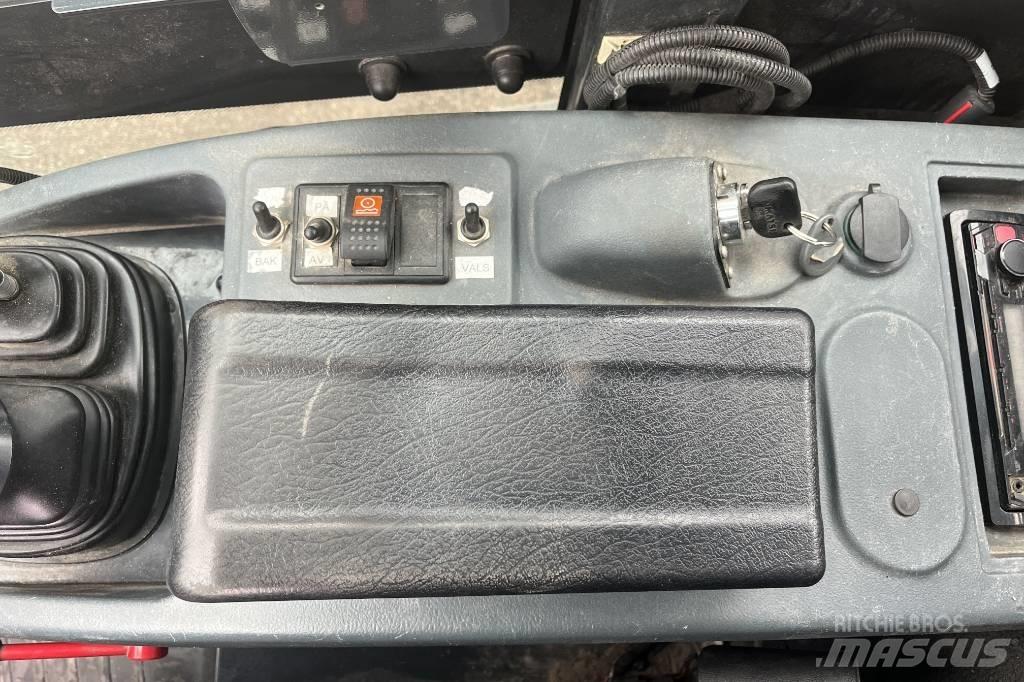 Komatsu WA 80 M Фронтальные погрузчики
