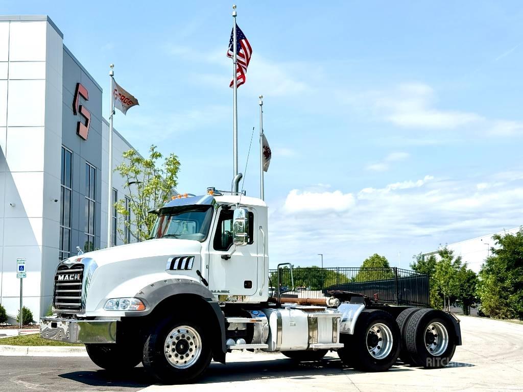Mack GU 813 Седельные тягачи