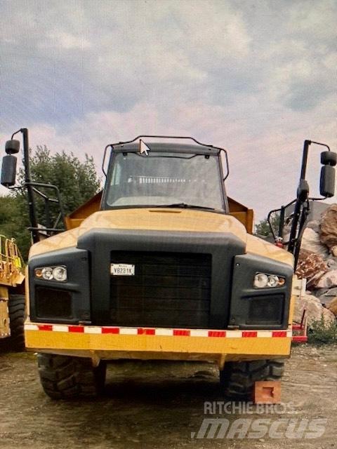 CAT 740 B Шарнирно-сочленённые самосвалы