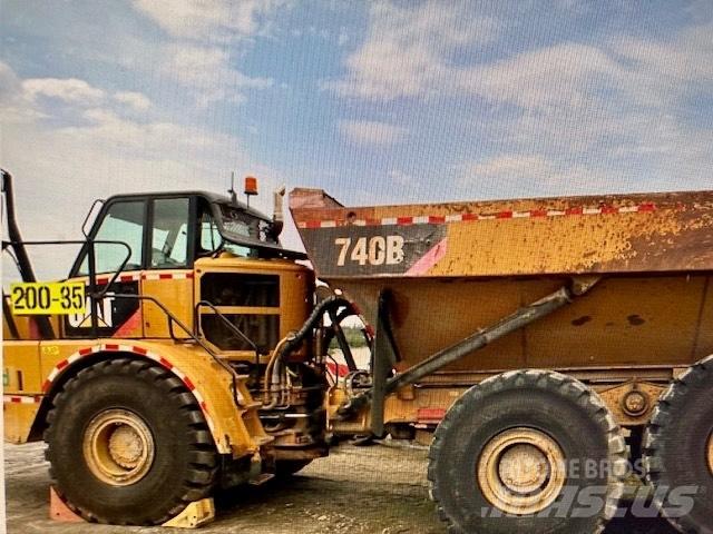 CAT 740 B Шарнирно-сочленённые самосвалы