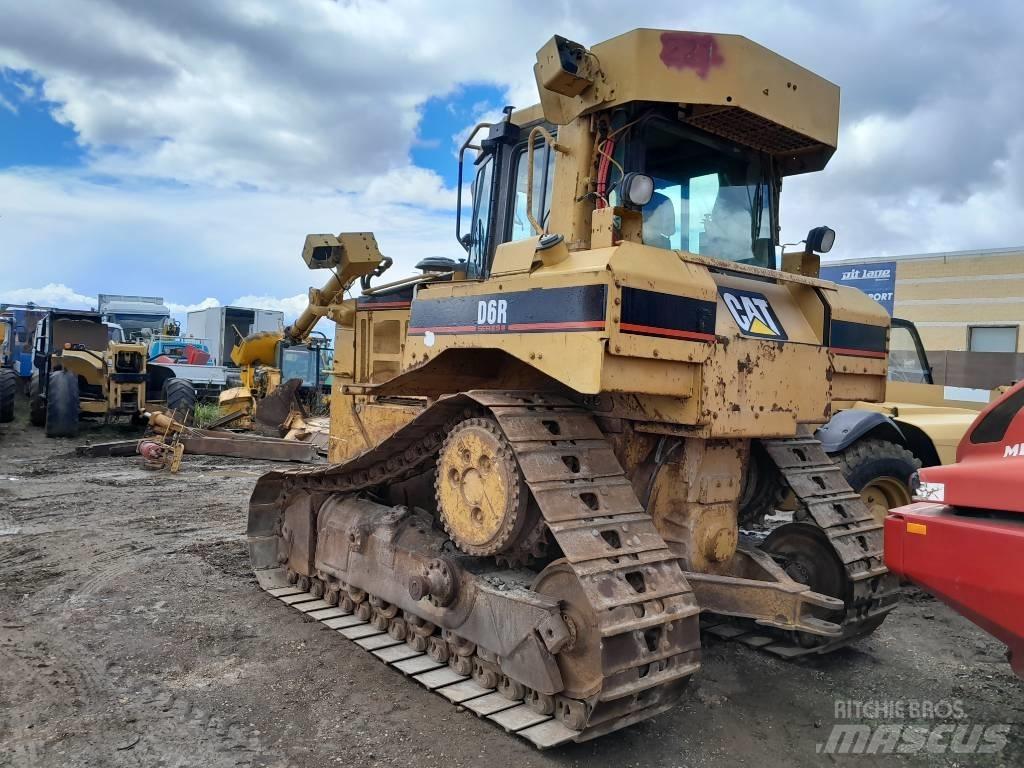 CAT D 6 R III Гусеничные бульдозеры