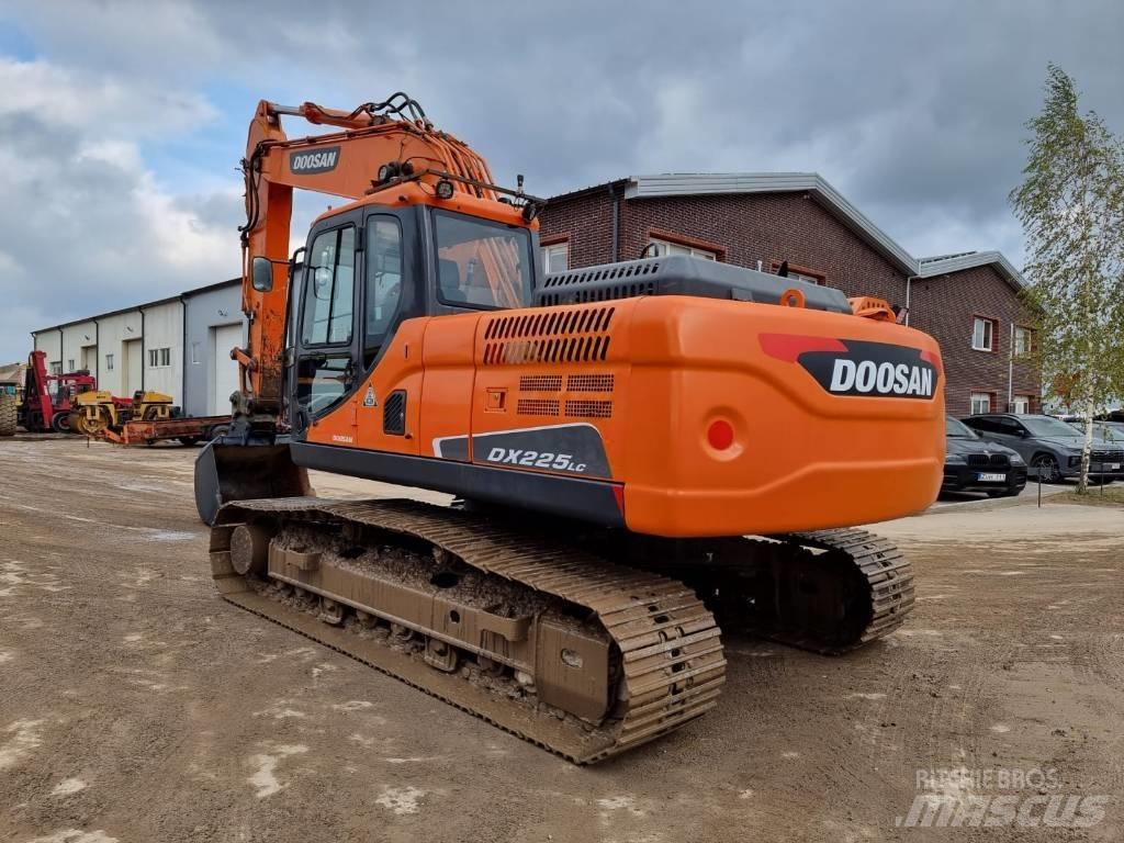 Doosan DX 225 LC-3 Гусеничные экскаваторы