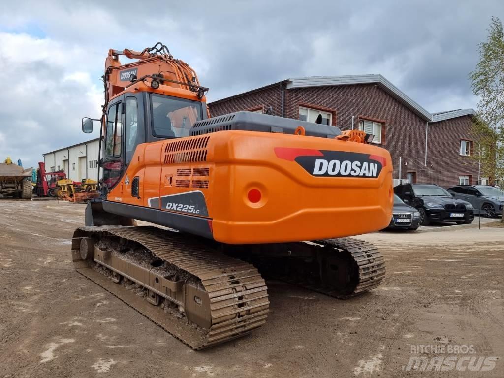 Doosan DX 225 LC-3 Гусеничные экскаваторы