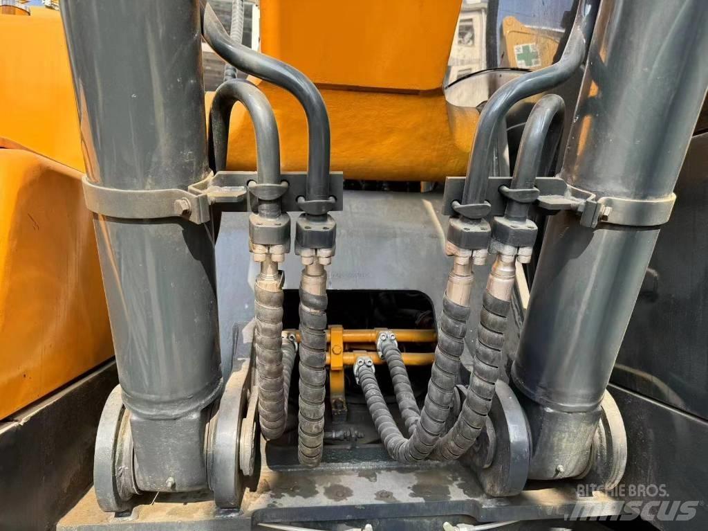 Hyundai R220LC-9S Гусеничные экскаваторы