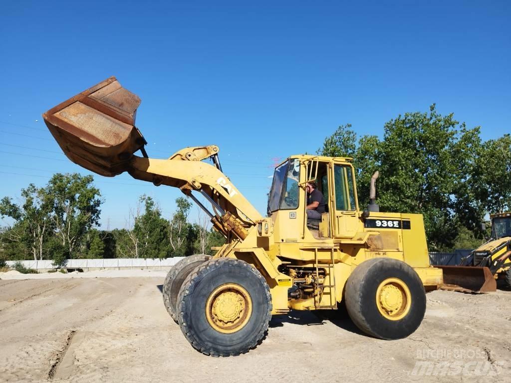 CAT 936 E Фронтальные погрузчики