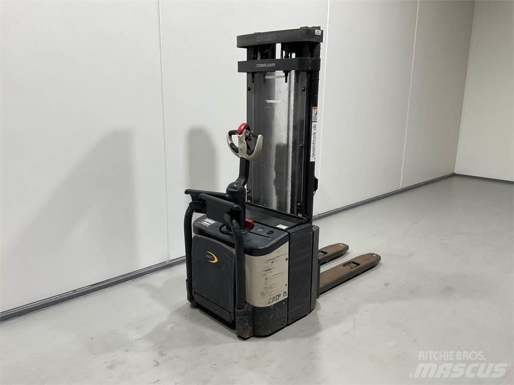 Crown WE2300S Самоходные электроштабелёры
