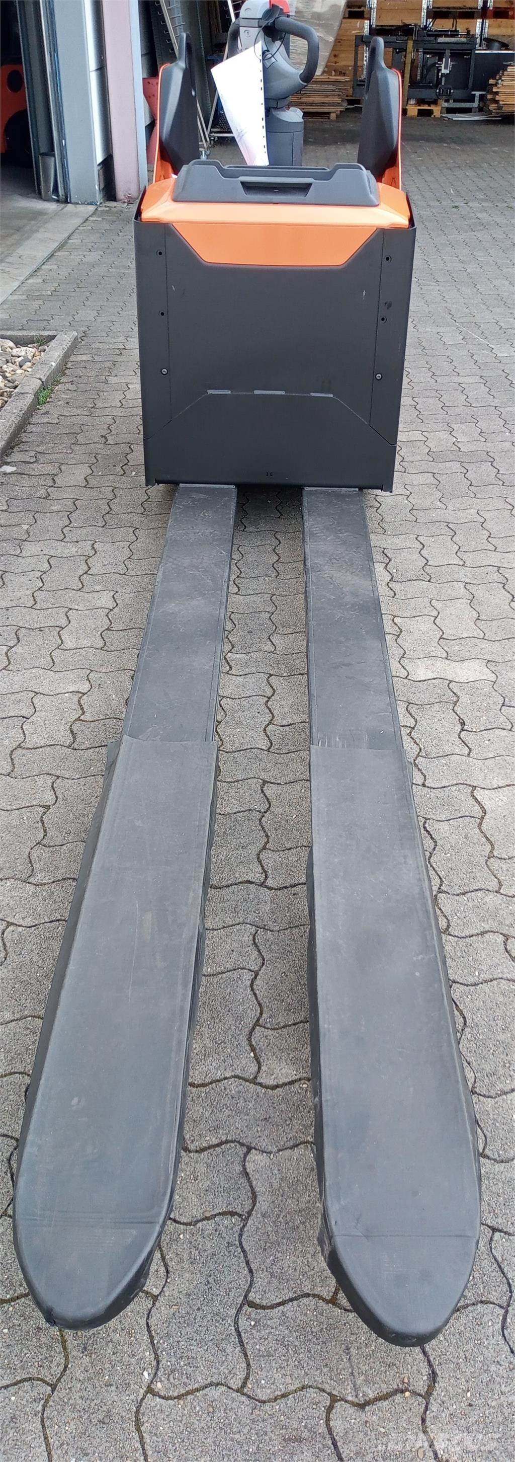 Toyota LPE 250 Ручные штабелёры с электроподъёмом