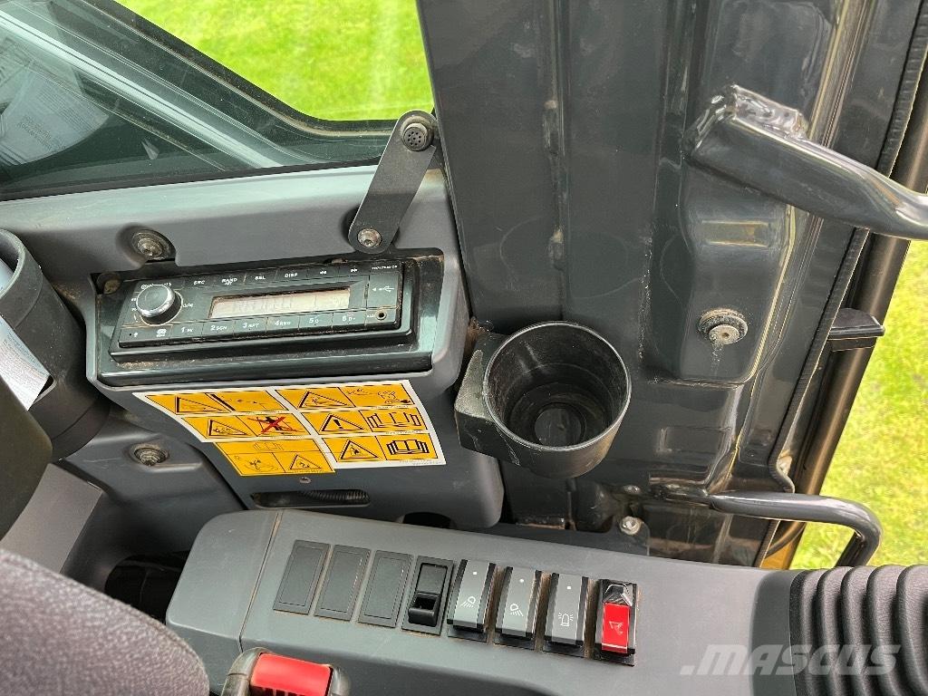 Komatsu PW 118 Колёсные экскаваторы