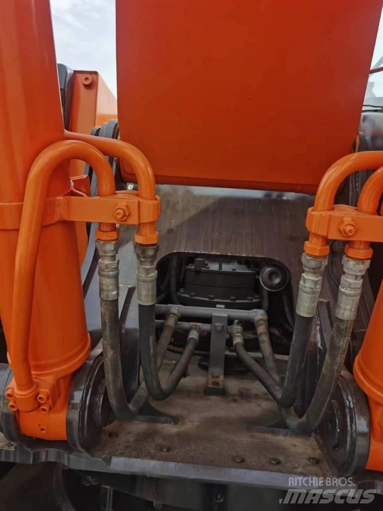 Hitachi ZX 240 Гусеничные экскаваторы