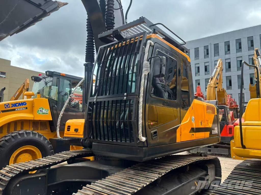 Hyundai HX 220 Гусеничные экскаваторы