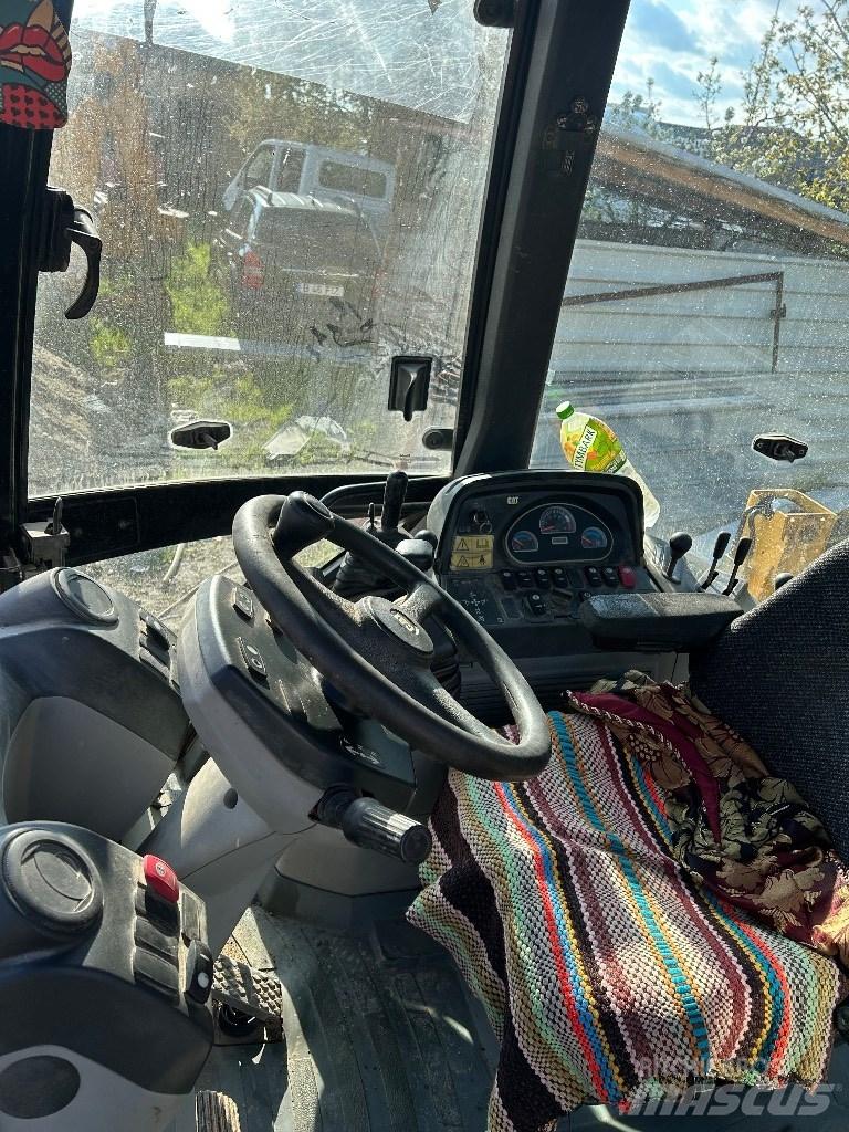 CAT 422 E Экскаваторы-погрузчики