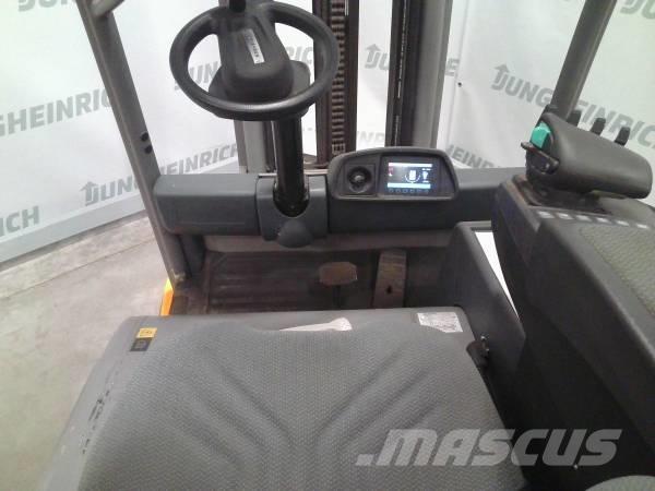 Jungheinrich EFG 320 Электропогрузчики