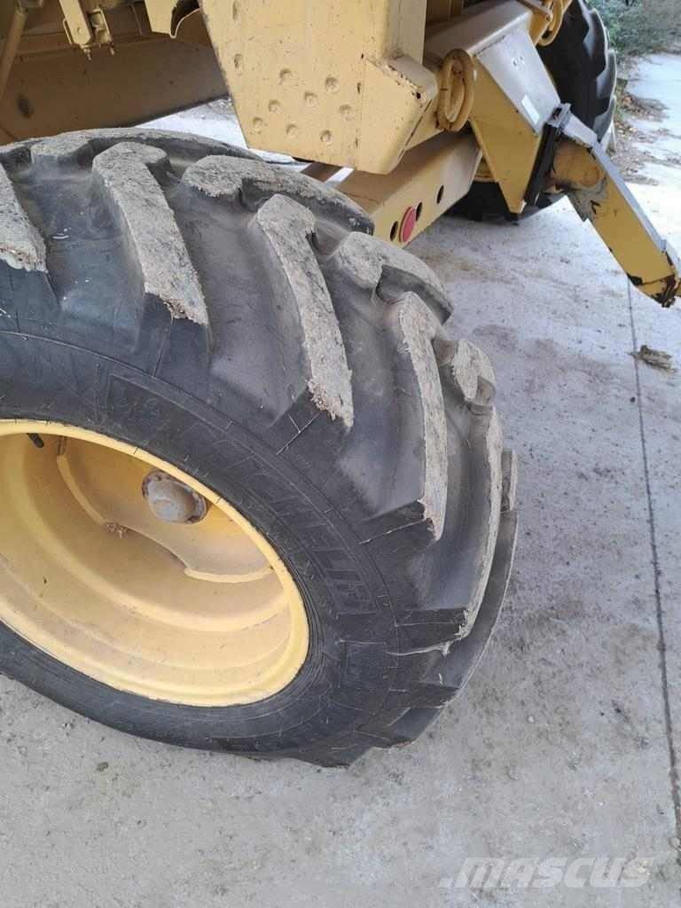 New Holland TX 66 Зерноуборочные комбайны