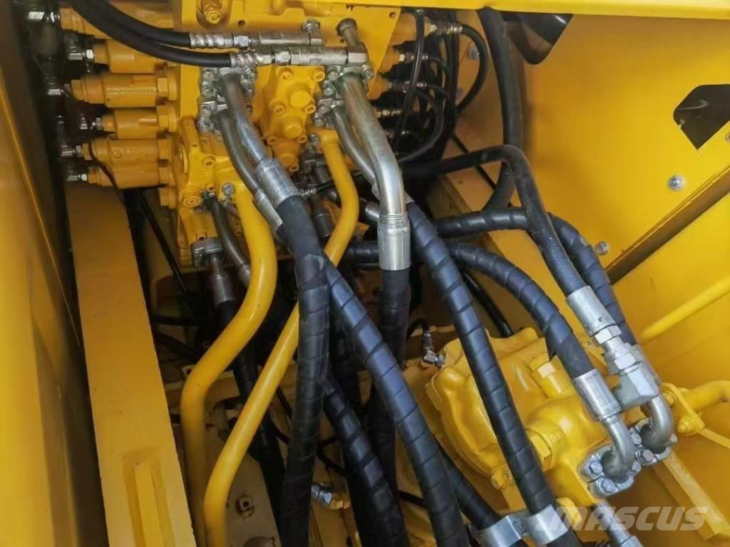 Komatsu 200-8 Гусеничные экскаваторы