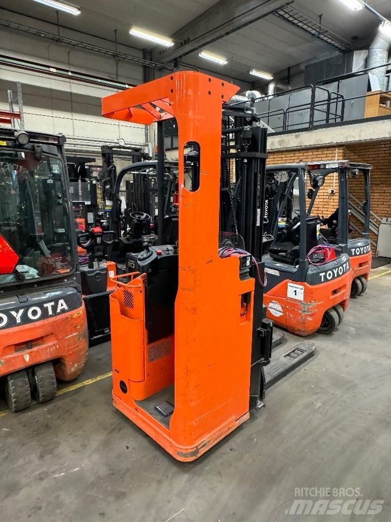 Toyota SSE135L Самоходные электроштабелёры