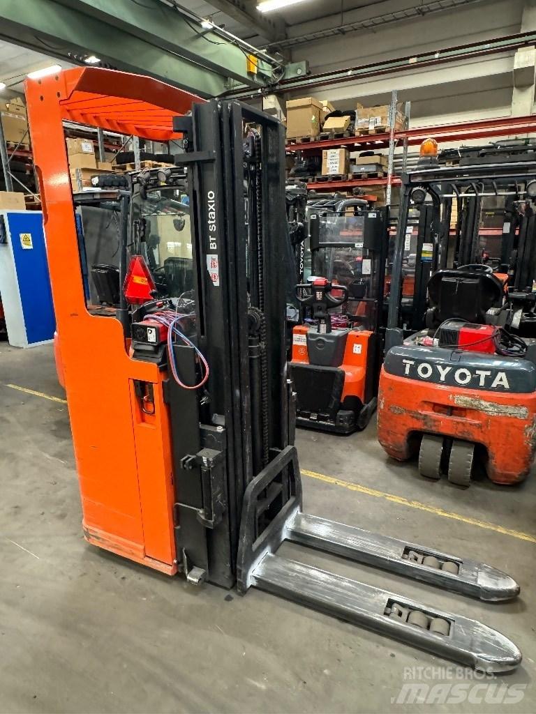 Toyota SSE135L Самоходные электроштабелёры