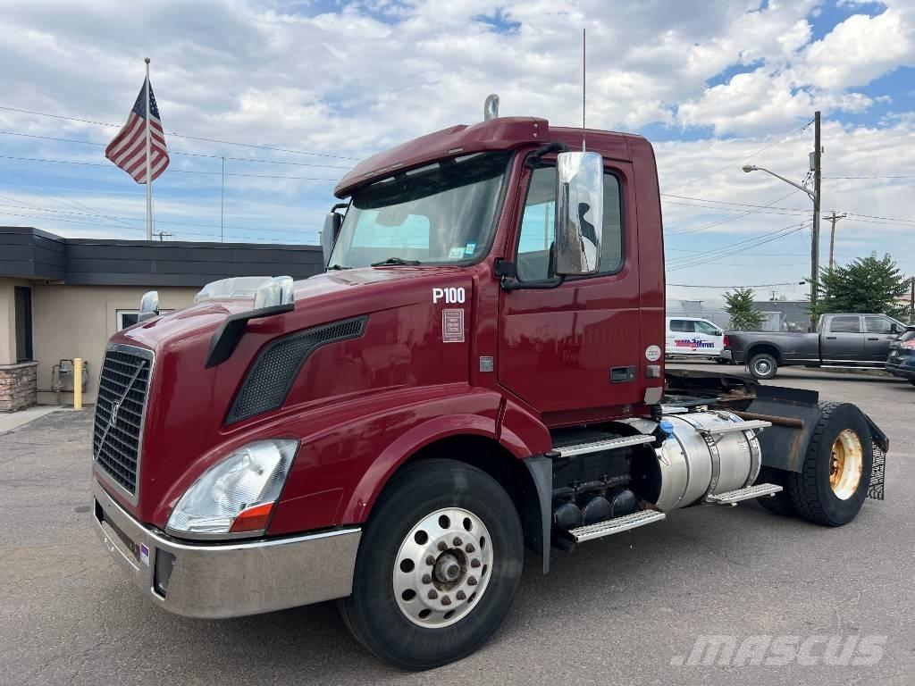 Volvo VNL 42 T300 Седельные тягачи
