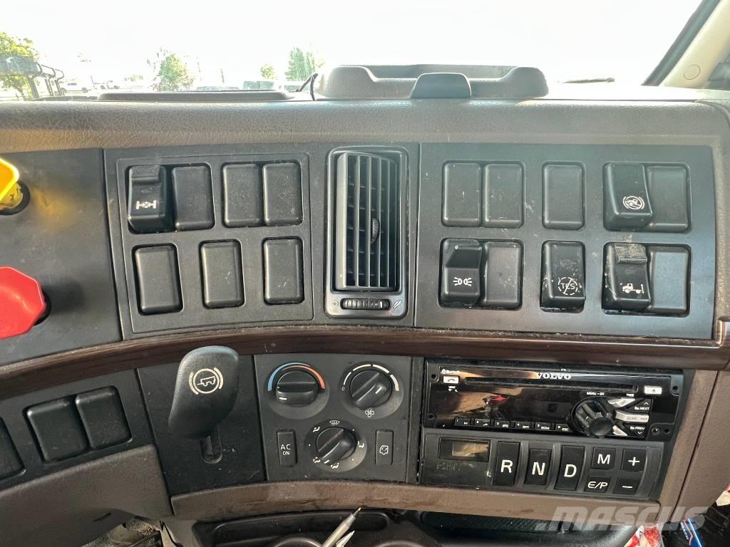 Volvo VNL 42 T300 Седельные тягачи