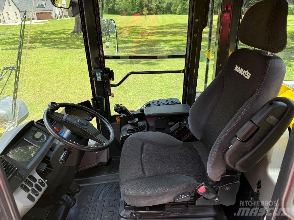 Komatsu WA 270-8 Фронтальные погрузчики