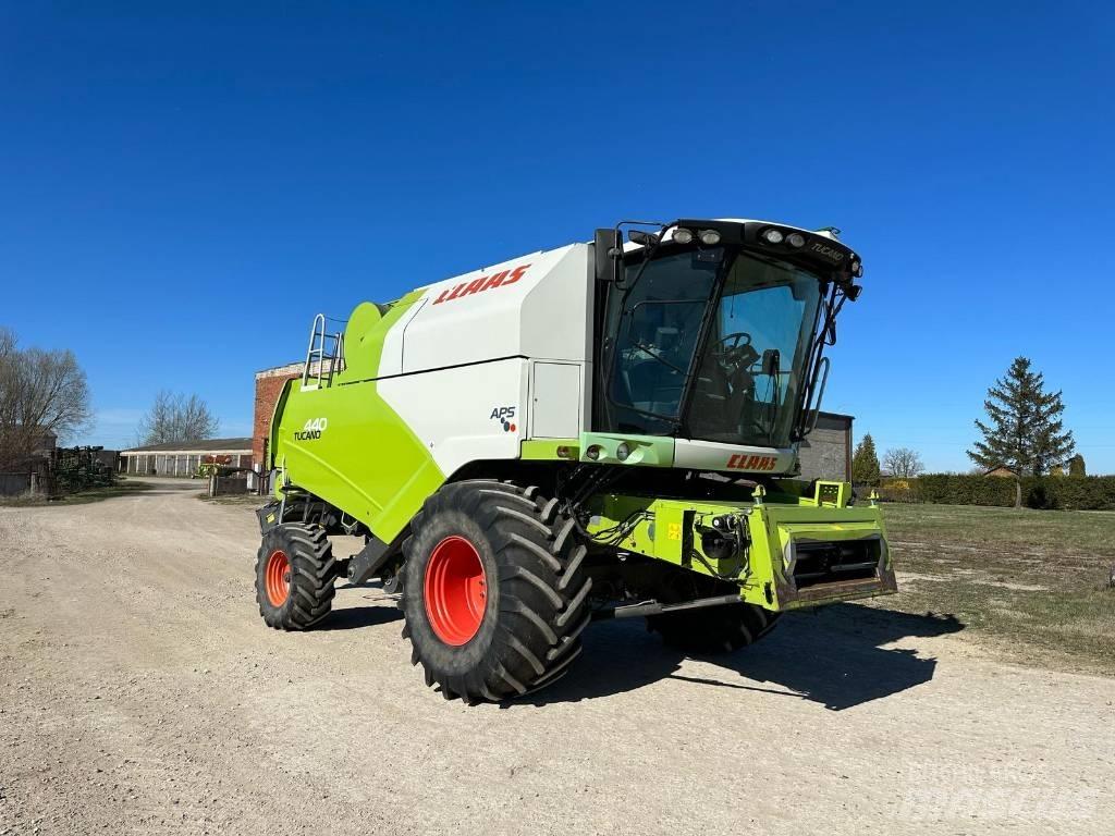 CLAAS Tucano 440 Зерноуборочные комбайны