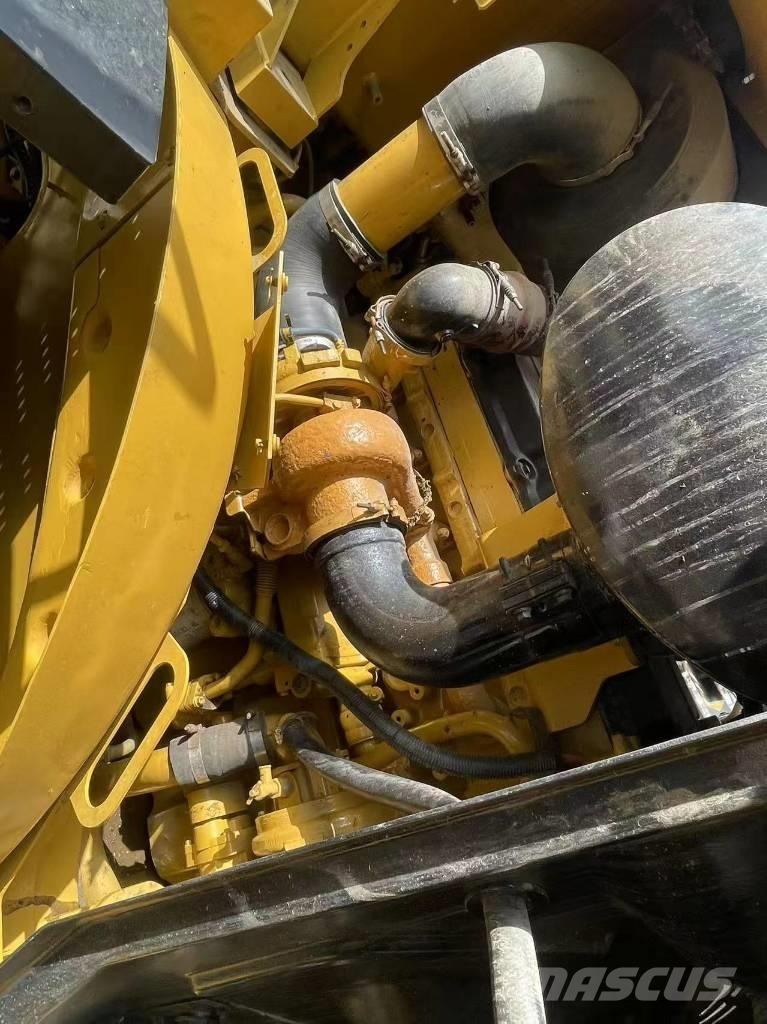 CAT 966 Колёсные экскаваторы