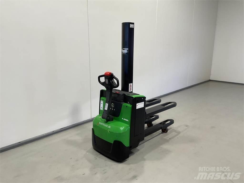 Cesab S208L Самоходные электроштабелёры