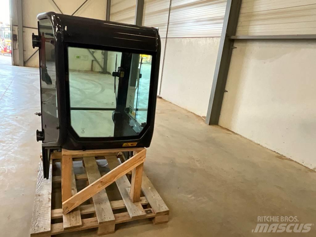 Kubota U 27-4 Кабины и интерьер