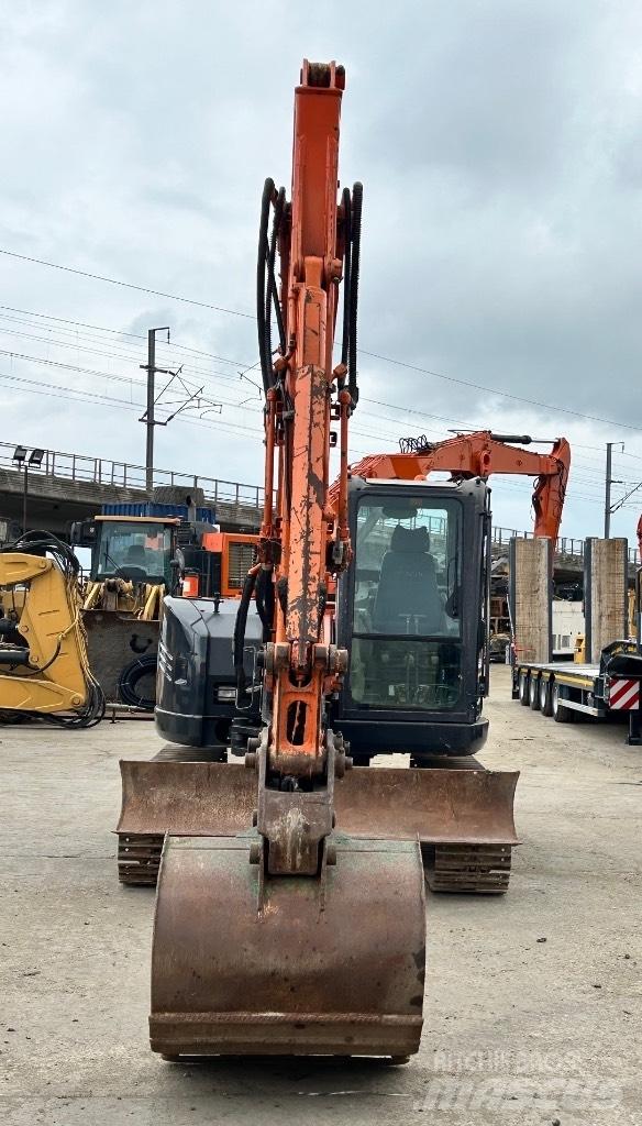 Hitachi Zaxis 85 USB Малые экскаваторы 7т-12т