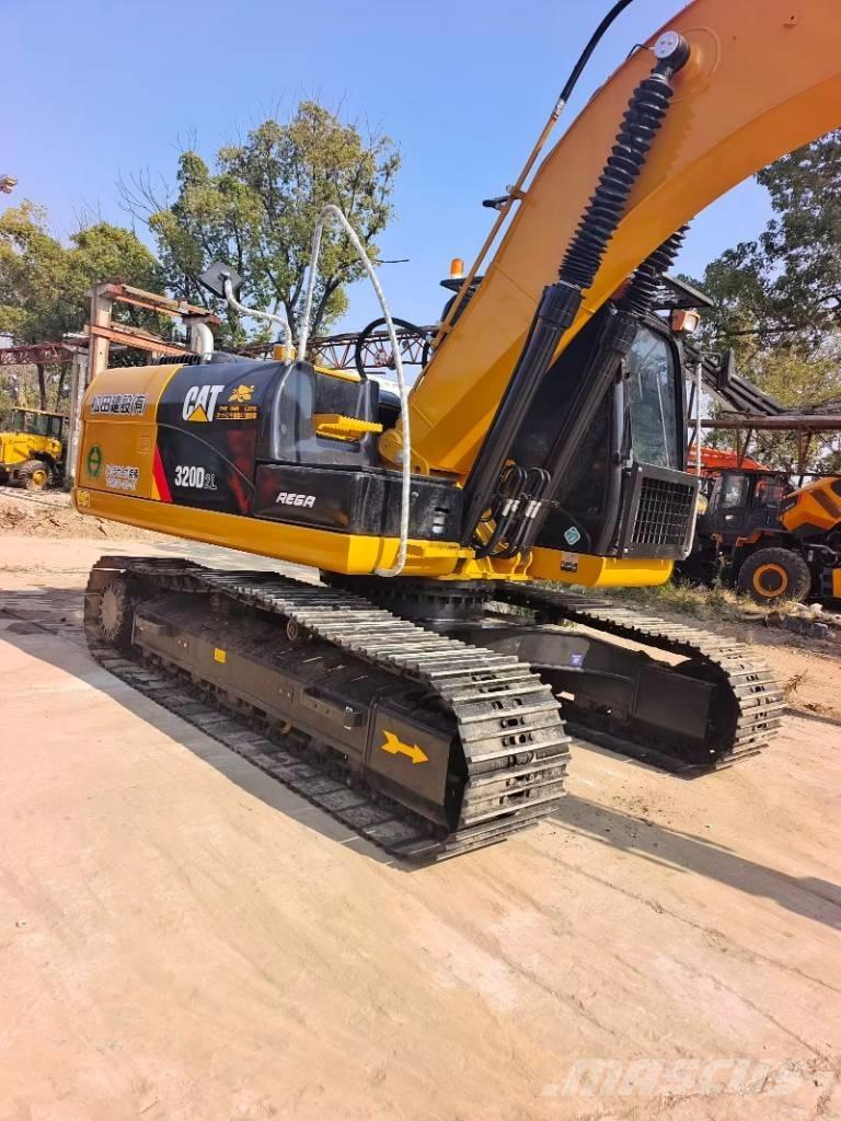 CAT 320 D2L Гусеничные экскаваторы