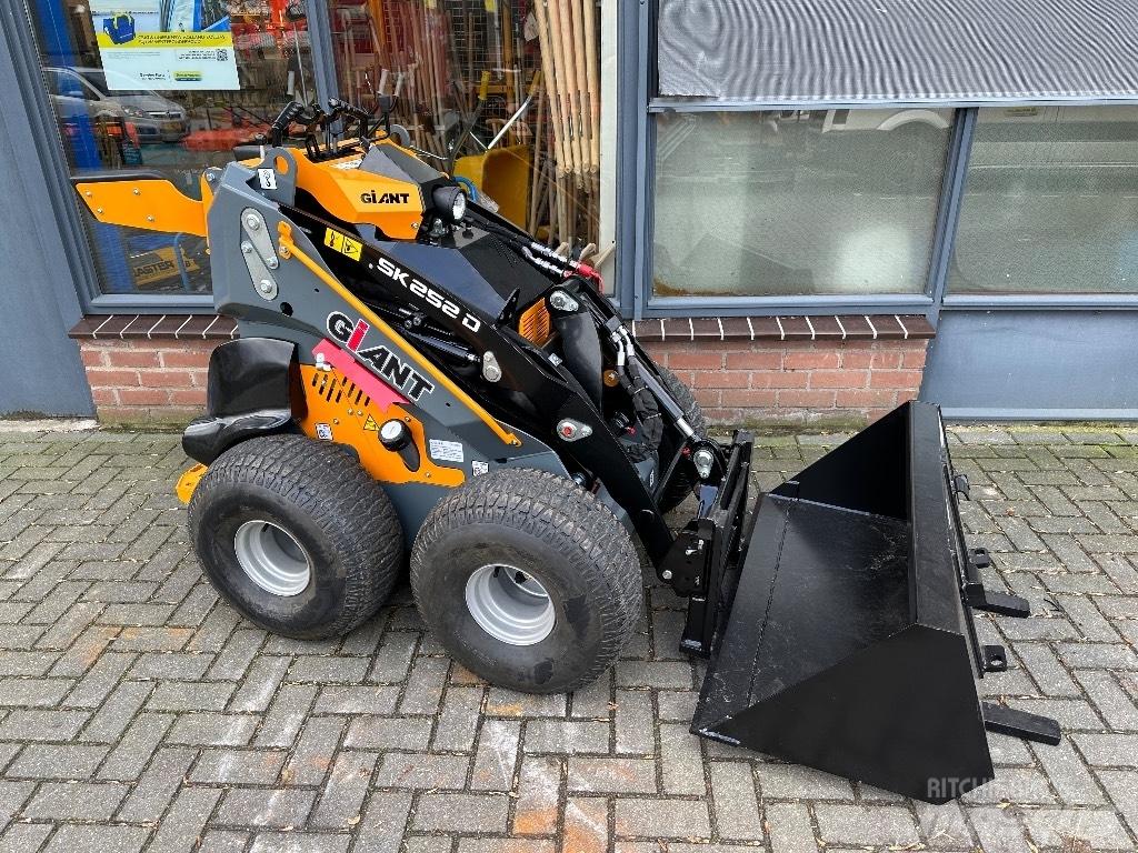 GiANT SK252D Многофункциональные сельскохозяйственные погрузчики