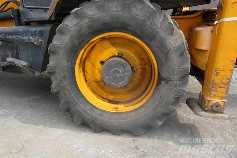 JCB 3DX4 Экскаваторы-погрузчики