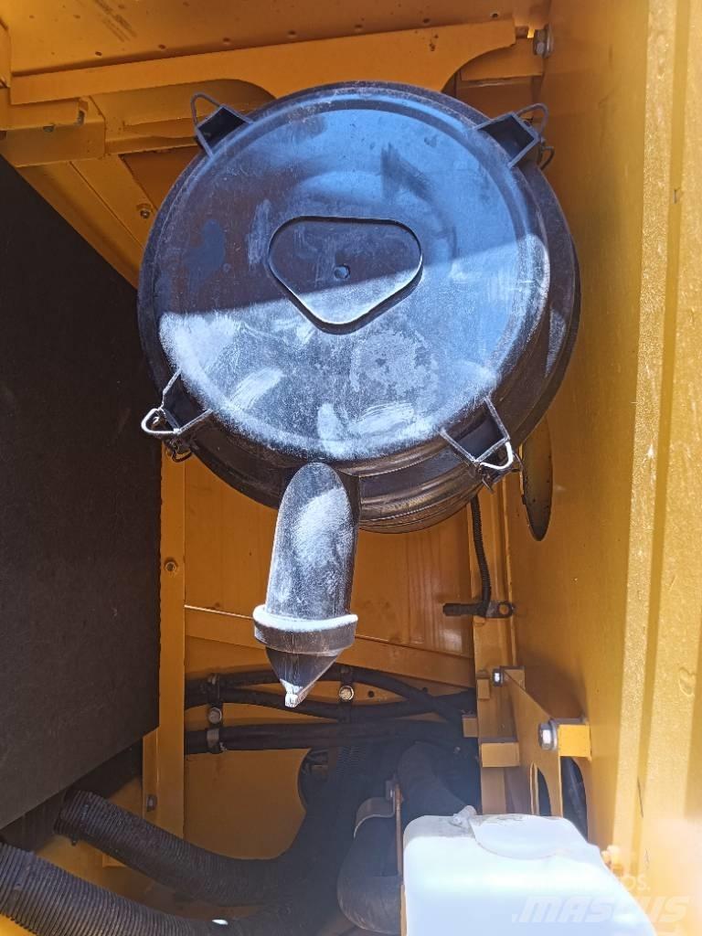 Komatsu PC 220 Гусеничные экскаваторы