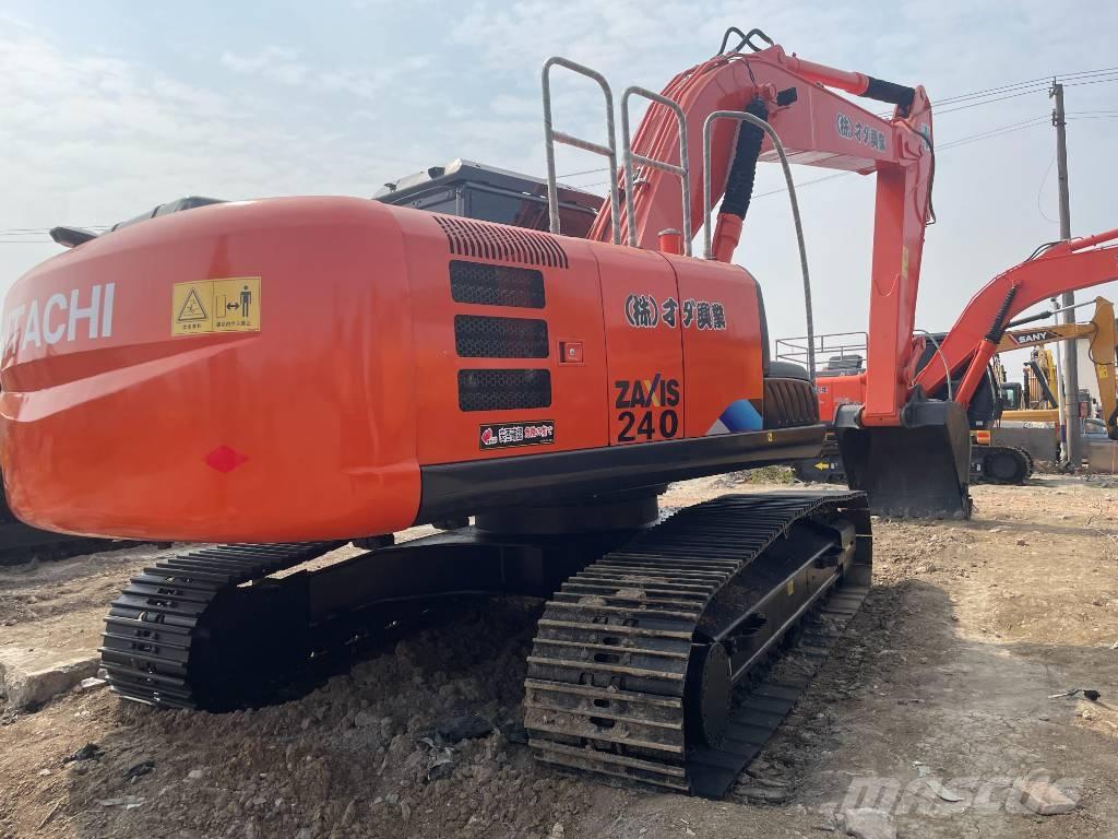 Hitachi ZX 240 Гусеничные экскаваторы