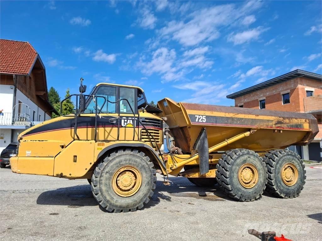 CAT 725 Шарнирно-сочленённые самосвалы