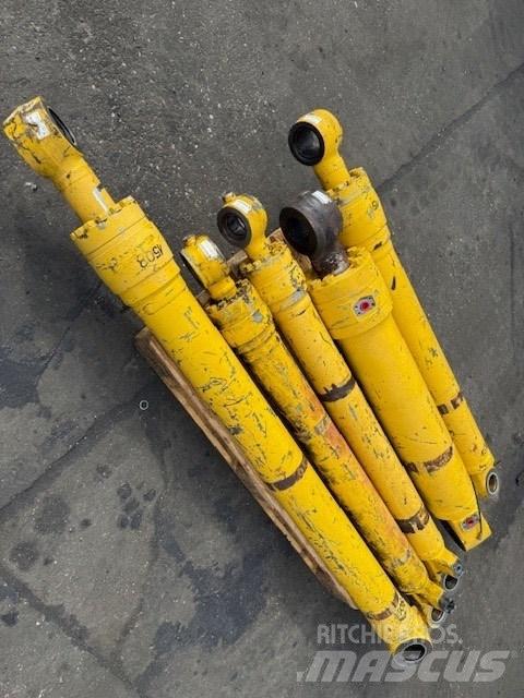 Komatsu PW 180 Гидравлическая система