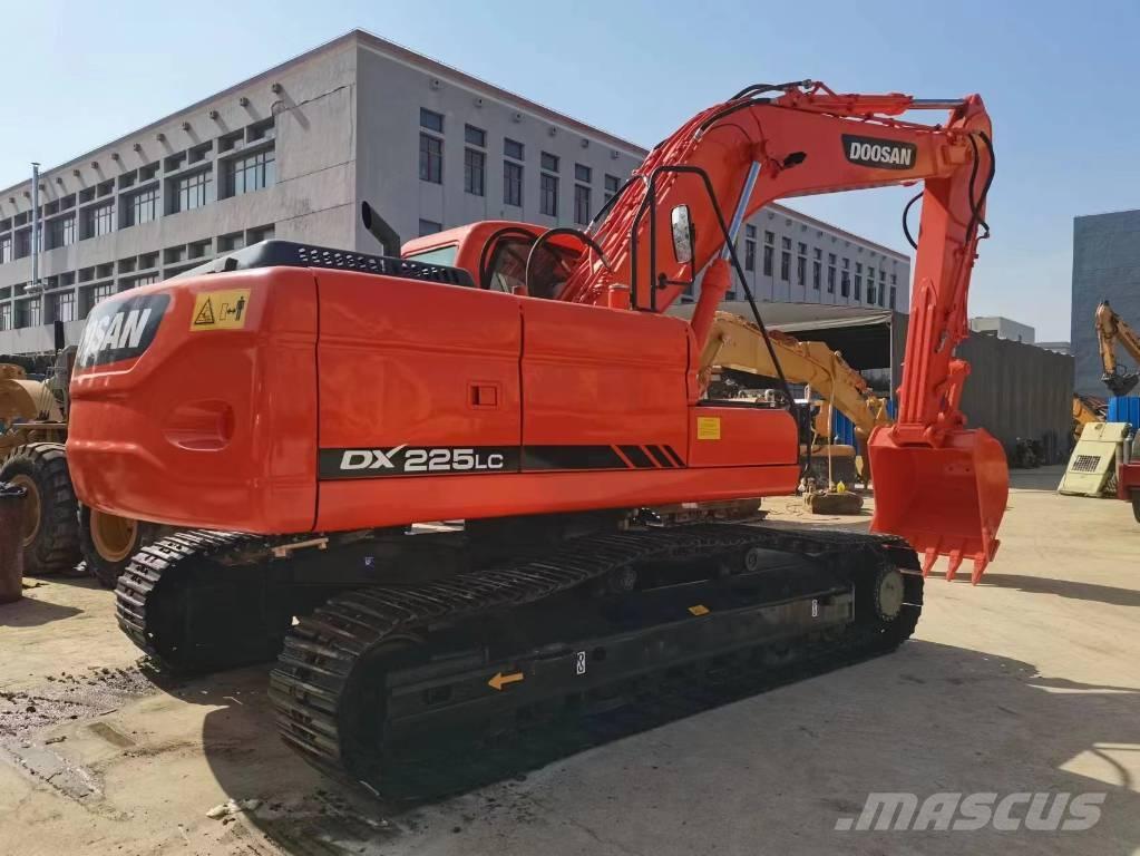 Doosan DX 225 Гусеничные экскаваторы