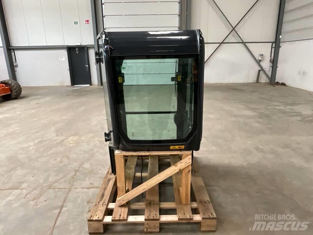 Kubota U 27-4 Кабины и интерьер
