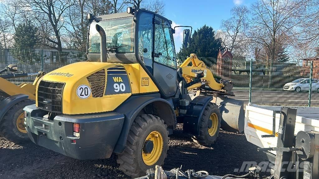 Komatsu WA 90 Фронтальные погрузчики