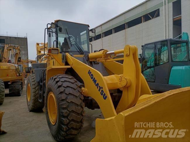 Komatsu WA 320 Фронтальные погрузчики