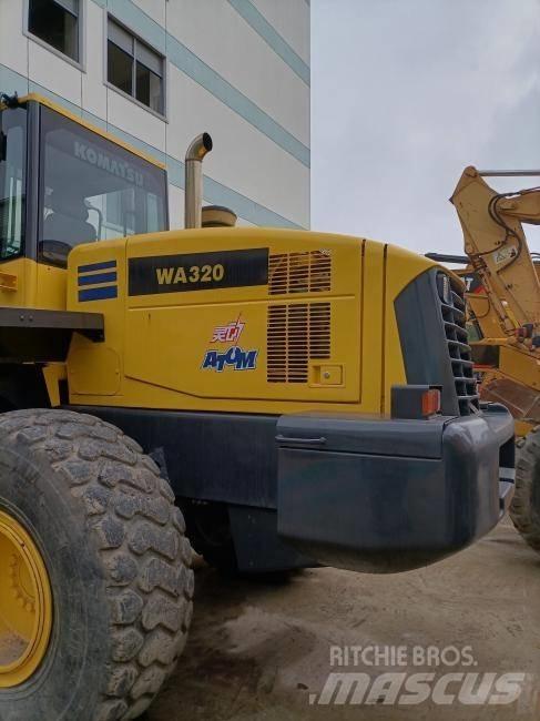 Komatsu WA 320 Фронтальные погрузчики