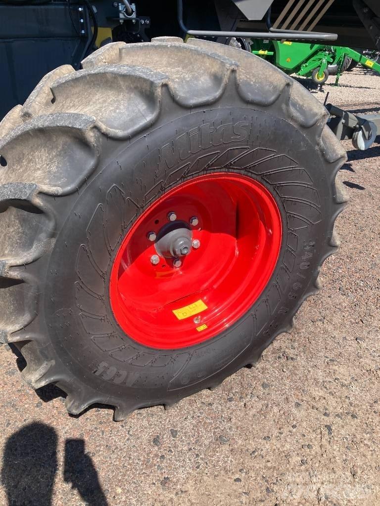 Fendt 5335 C Зерноуборочные комбайны