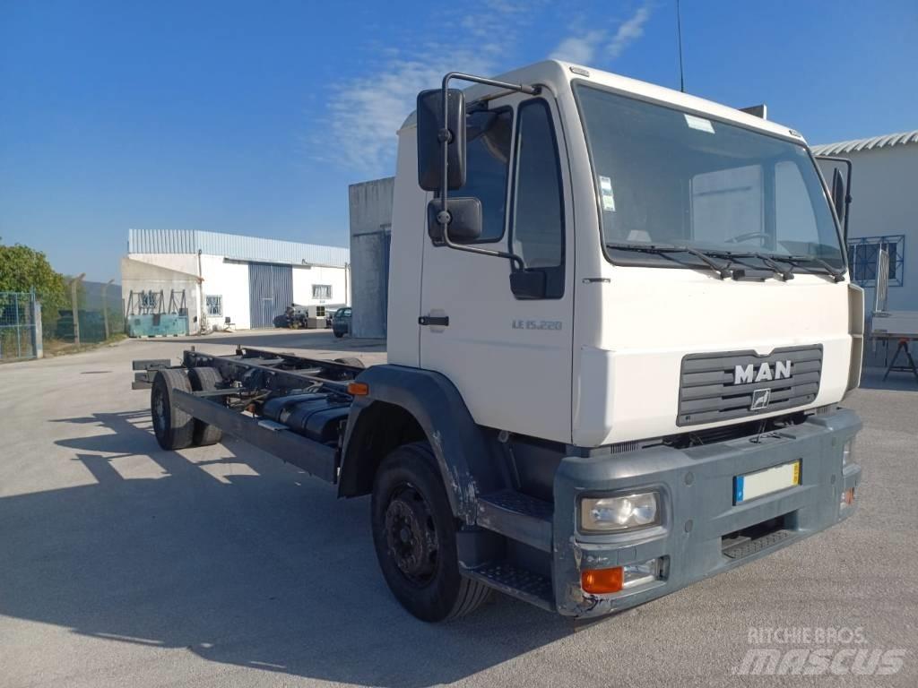 MAN 15.225 Шасси с кабиной