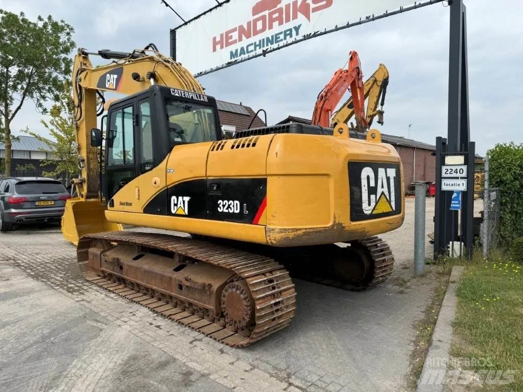 CAT 323DL (320DL) Гусеничные экскаваторы