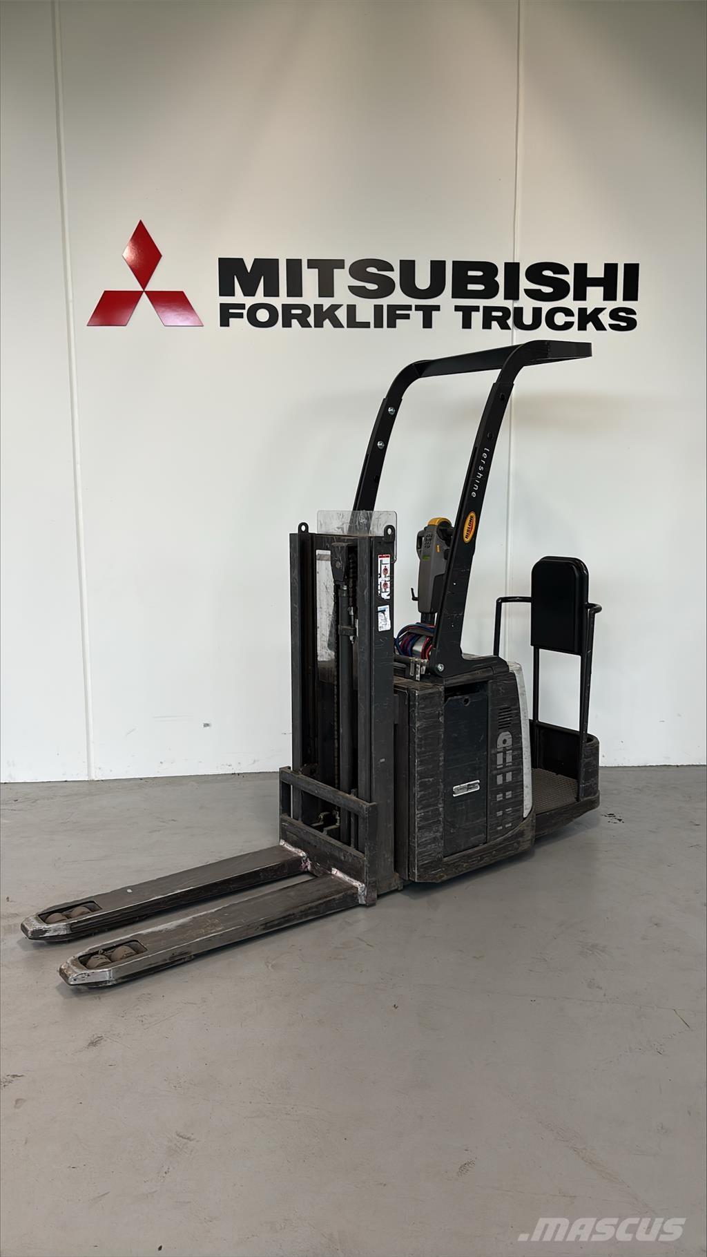 Atlet PDP200 Самоходные электроштабелёры